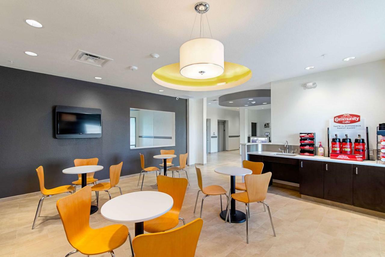6 Airport Hotel 4*