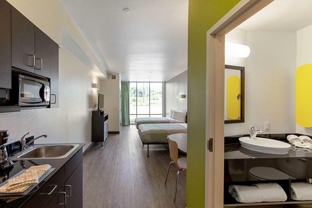 Hotel 6 Airport 4*